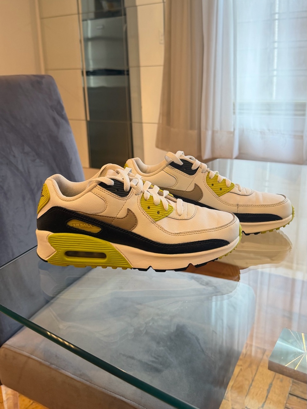 Nike White & Light Green Air Max Sneakers